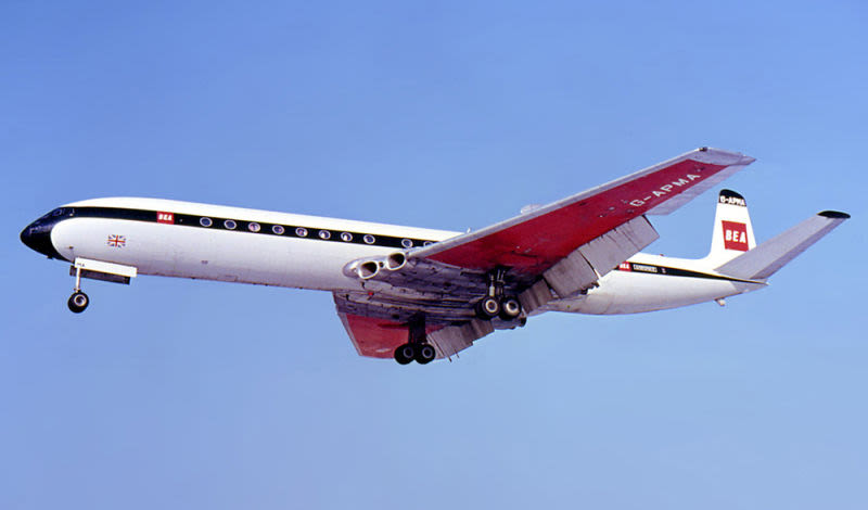 A Comet 4B on final approach to Berlin Tempelhof in 1969. (Ralf Manteufel)